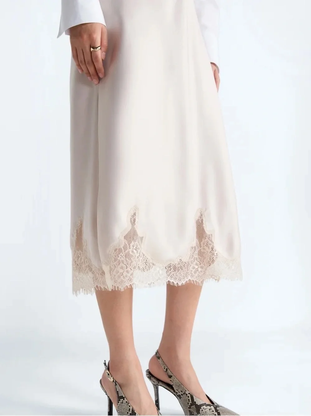 Scoop Women's Midi Slip Skirt with Lace Trim in Champagne Mist